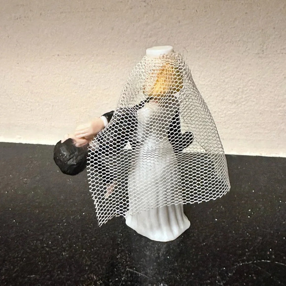 Wilton Wedding Cake Topper Reluctant Groom Carried By Bride Vtg 1987 - Picture 2 of 4